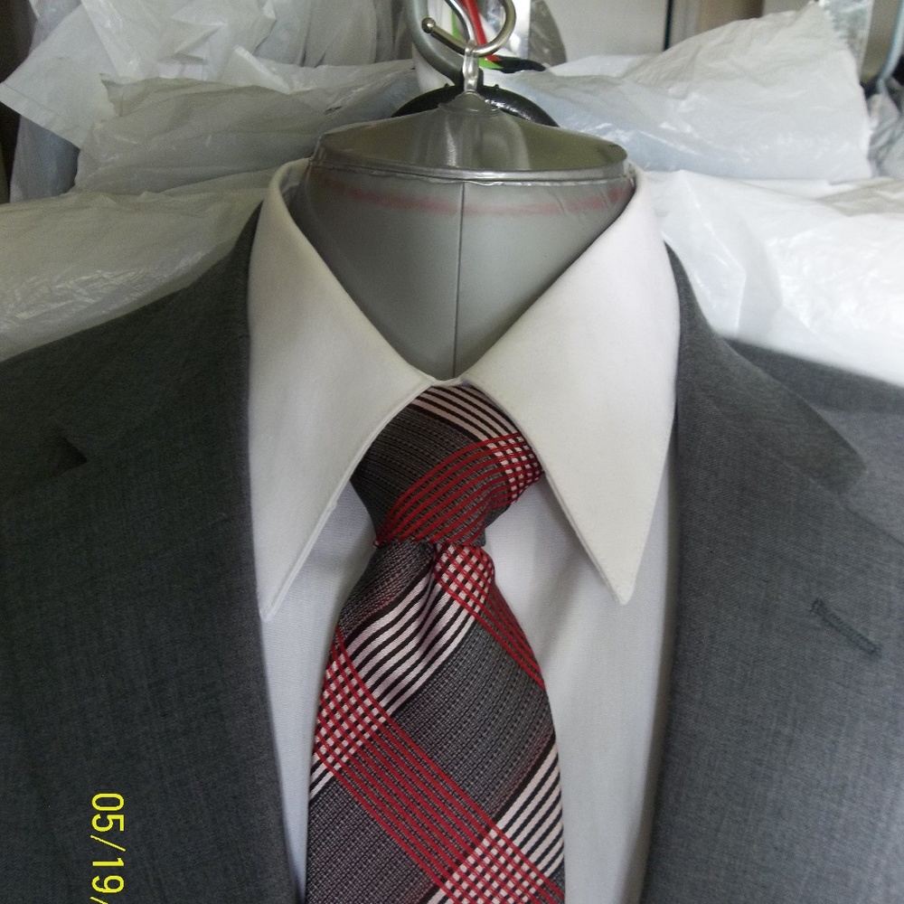 Soto33-41- Jos A Bank Lt Gray Solid 2Btn Suit